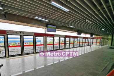Plataforma do Aeromovel na estação da CPTM