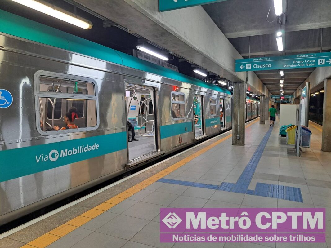 Trem da Linha 9-Esmeralda em Ceasa