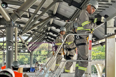 Trabalho de implantação de portas de plataforma na estação Aeroporto Congonhas