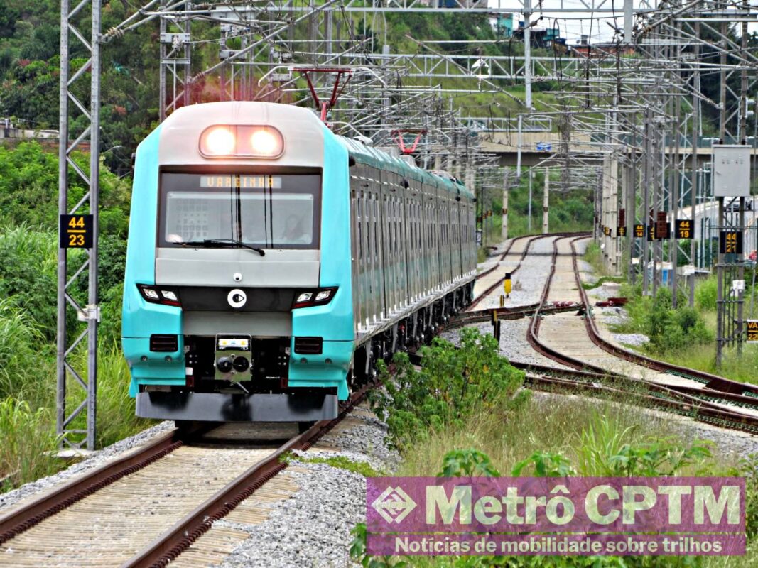 Composição da ViaMobilidade chegando à Estação Varginha (Jean Carlos)