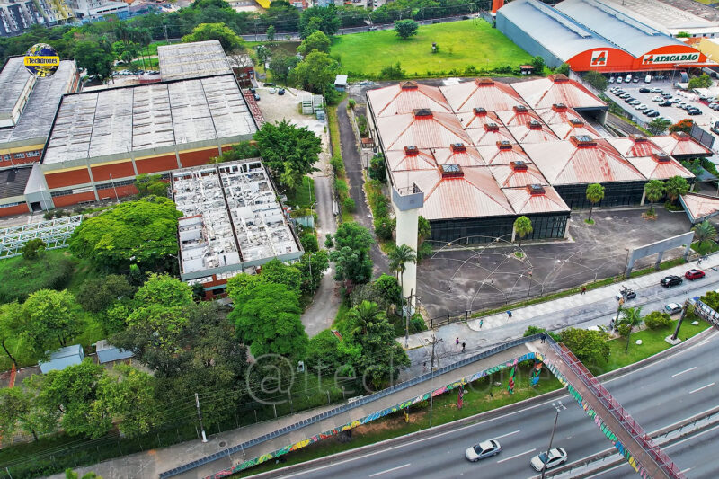 Terrenos que começaram a ser limpos para a obra da Linha 4-Amarela em Taboão