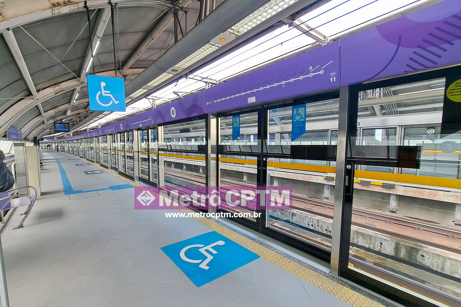 Portas de plataforma da estação Campo Limpo