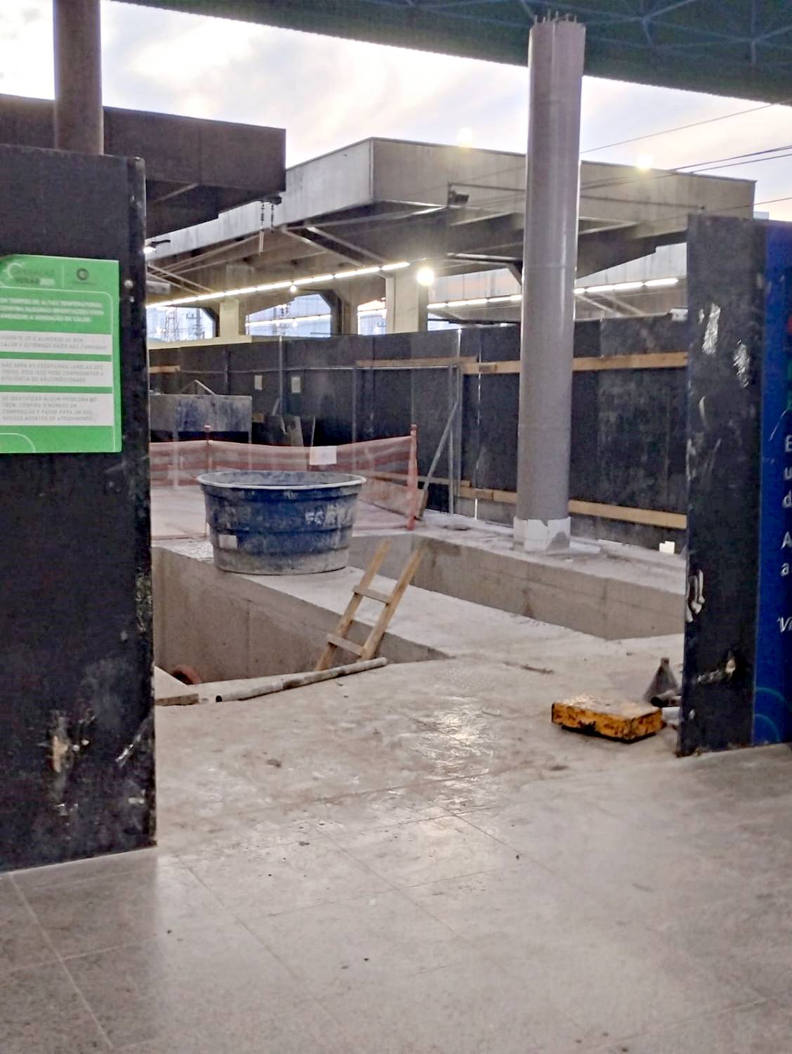 Espaço para escadas rolantes construídos na Estação Barra Funda (Roberto Artur)