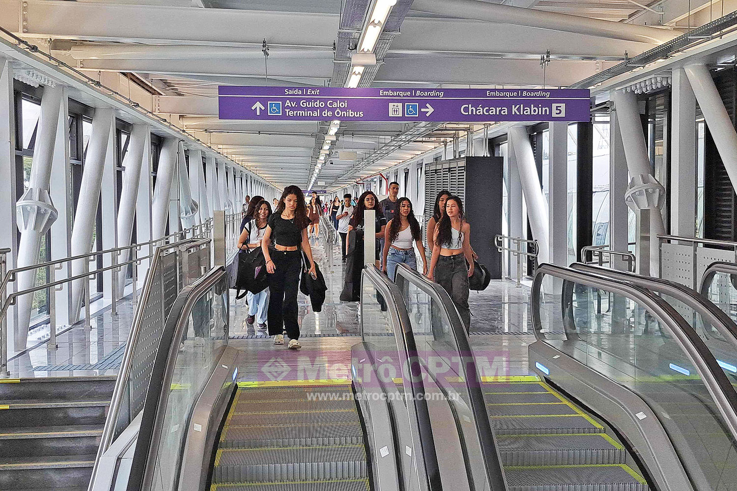 Nova passarela da estação Santo Amaro da Linha 5-Lilás