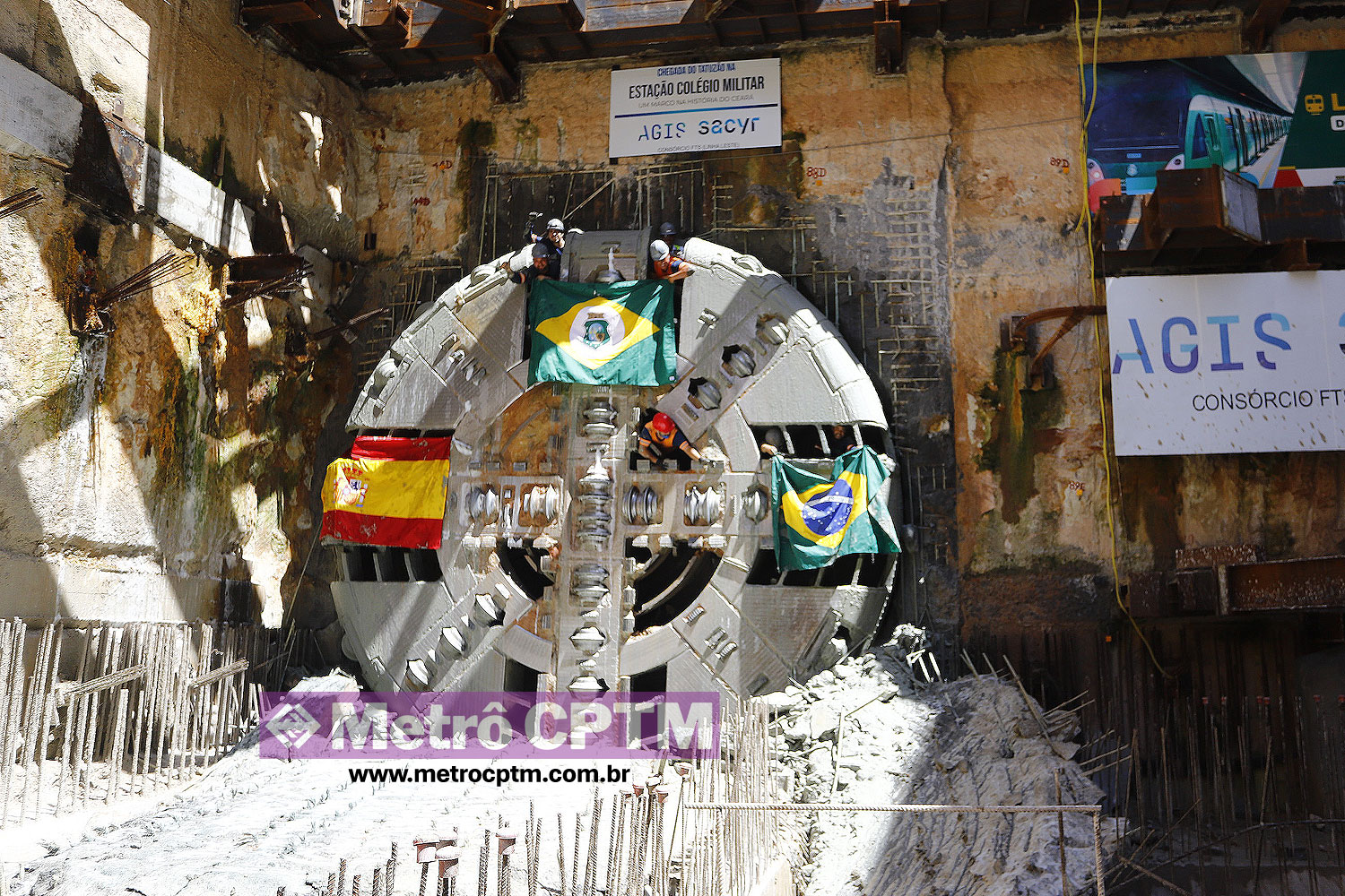 Tatuzão da Linha Leste à estação Colégio Militar