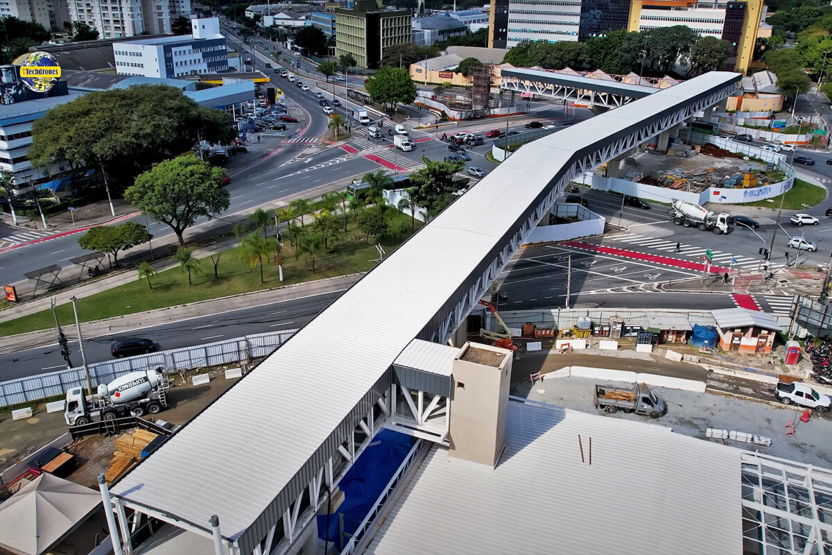 Passarela que ligará o entorno da praça