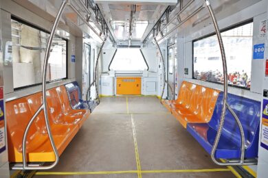 Salão de passageiros do trem da Linha 6-Laranja