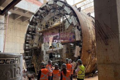 Tatuzão "Cora Coralina" avança na remontagem na estação Penha