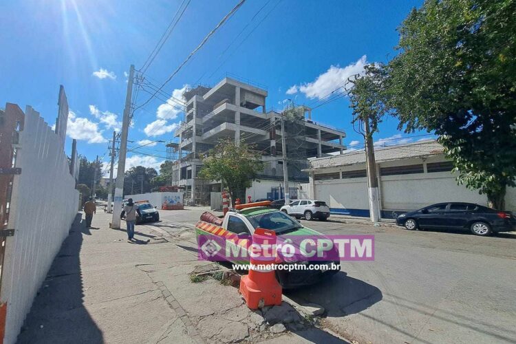 Plataformas da estação Água Branca ficam abaixo do prédio técnico