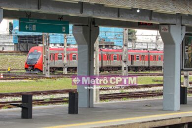 Trem da Série 8500 prefixo H556 no Pátio de Presidente Altino, em Osasco.