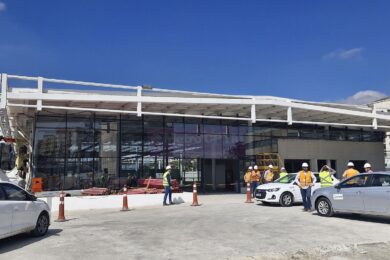 A entrada principal da estação Santa Marina