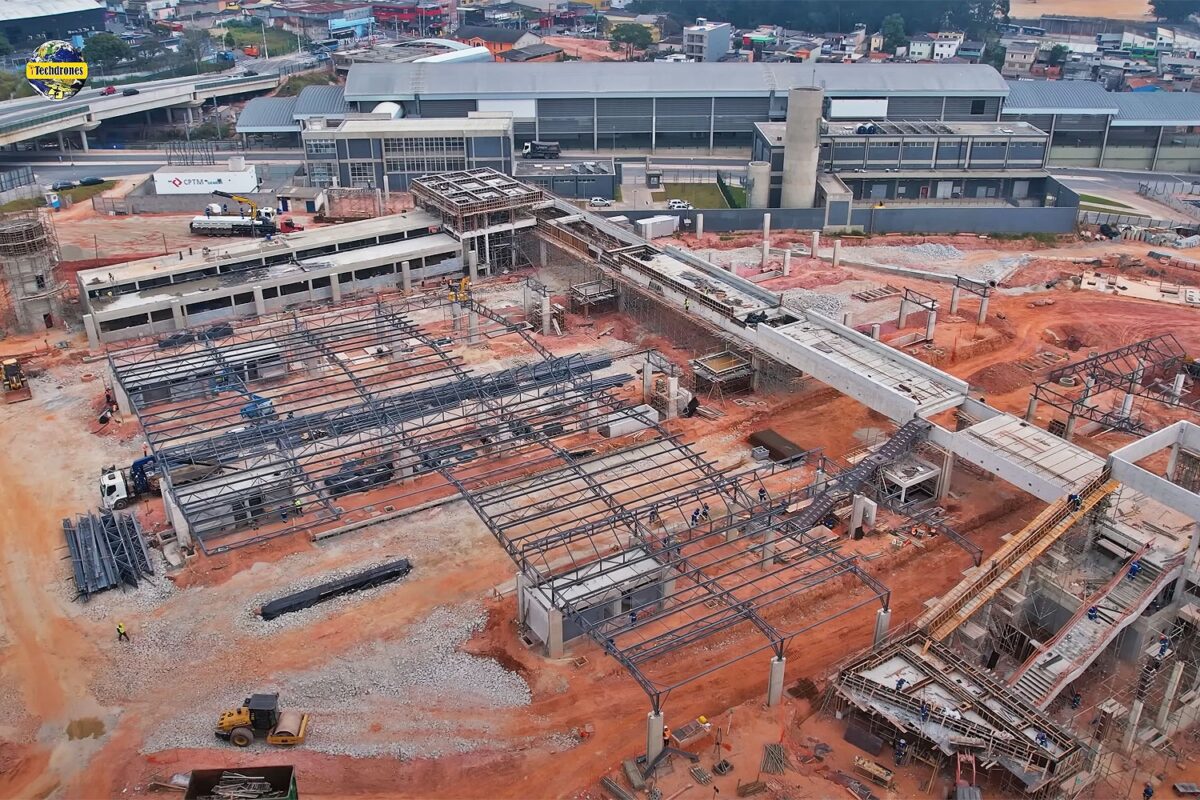 O terminal de ônibus da estação Varginha