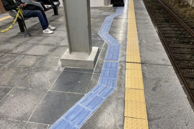 Piso de sinalização para deficientes visuais posicionado na estação Imperatriz Lepoldina