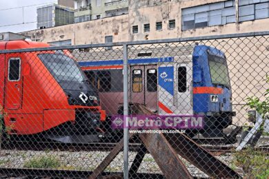Trem da Série 3000 desativado ao fundo
