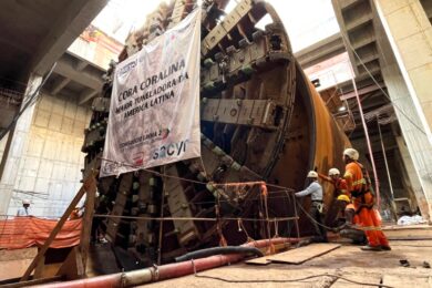 Roda de corte é reposicionada na tuneladora Cora Coralina em Penha