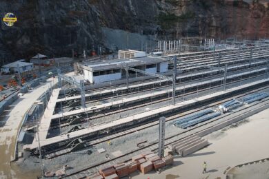 Pátio foi construído em antiga pedreira