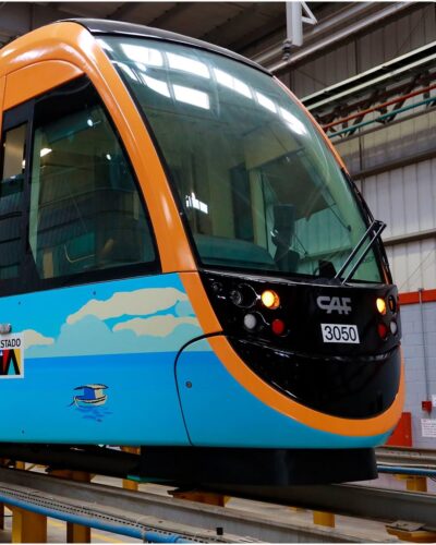 Frota de VLT recebeu nova identidade visual e passou por modernizações de sistemas e do interior.