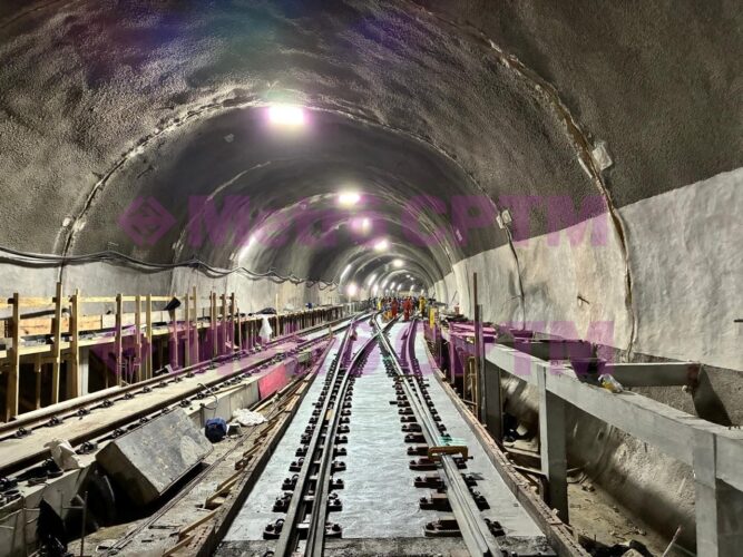 Dois terços dos trilhos nos 15 quilometros de tirlhos já foram instalados.