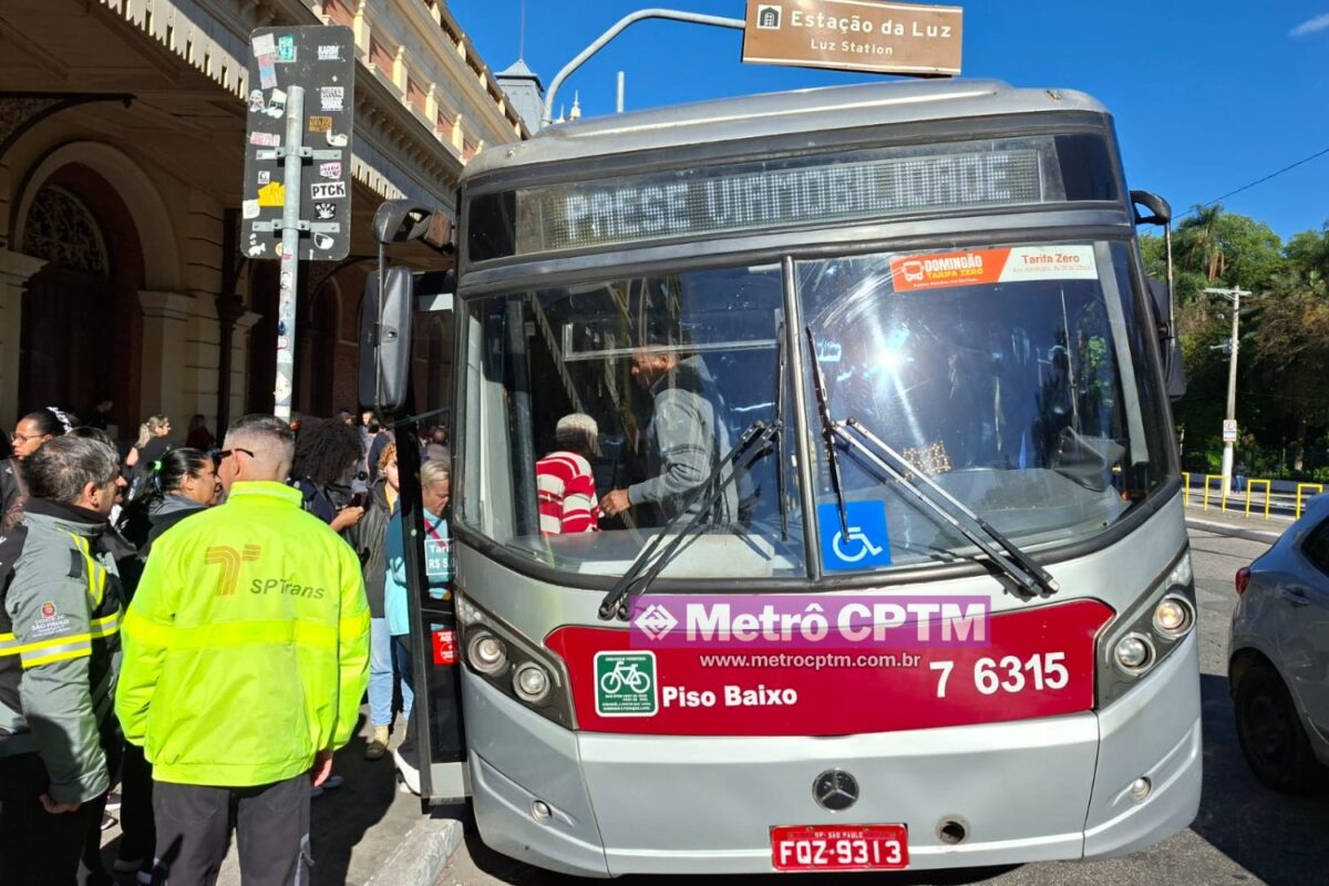 Ônibus do PAESE com a informação errônea de 'ViaMobilidade"