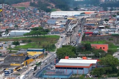Ao fundo a estação Jacu Pêssego