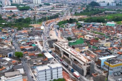 Estação Boa Esperança e ao fundo a estação Jardim Colonial