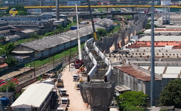 Vigas guia da Linha 15-Prata perto da futura estação Ipiranga.