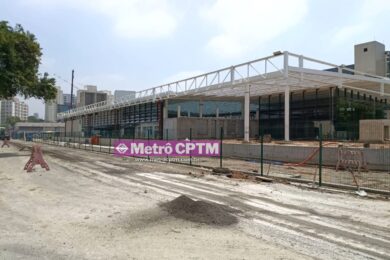 Prédio principal da estação Santa Marina sem tapumes