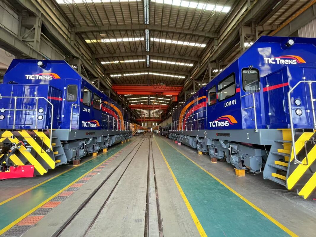 TIC Trens apresentou as duas novas locomotivas importadas da China para emprego na Linha 7-Rubi.