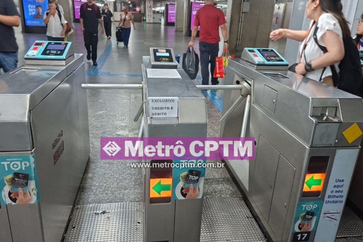 Bloqueio na estação Luz exclusivo para cartão por aproximação