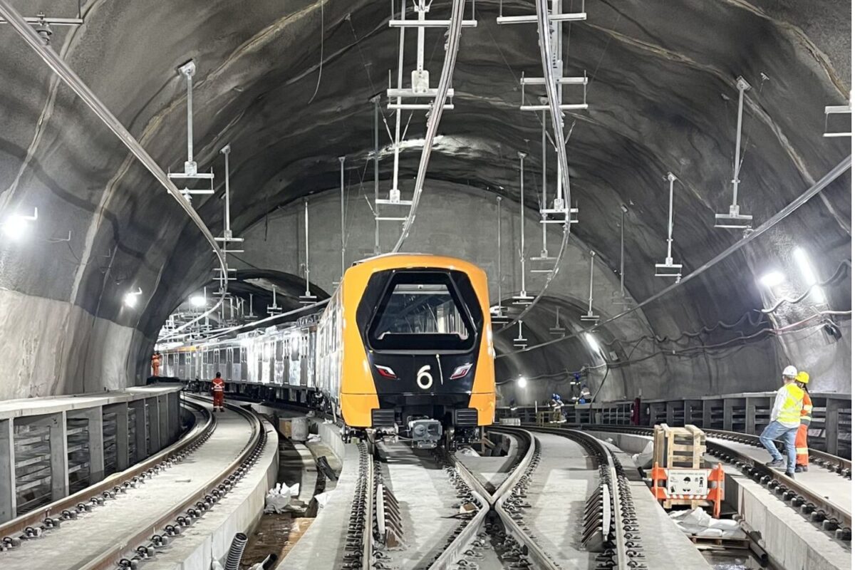 Trem da Linha 6 durante possível teste dinâmico