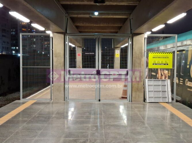 Extremidades das plataformas em Imperatriz Leopoldina agora possuem portão limitador da área acessível pelo passageiro.