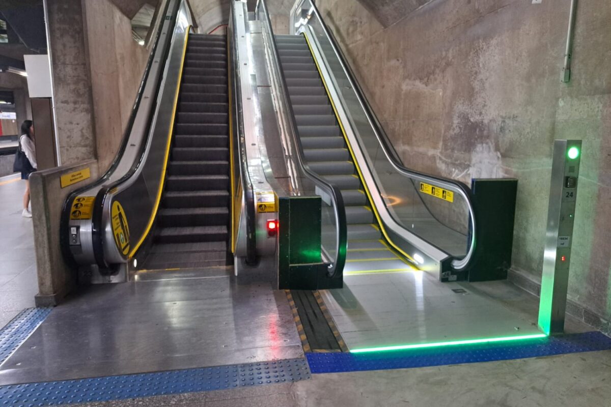 Nova escada rolante à direita