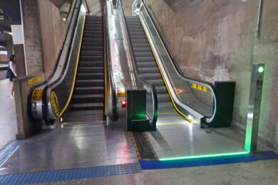Nova escada rolante à direita