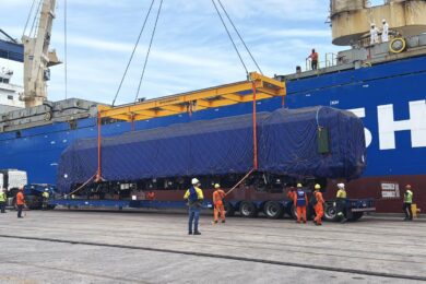 Primeiro trem chinês do Metrô de BH desembarca no Porto de Itajaí
