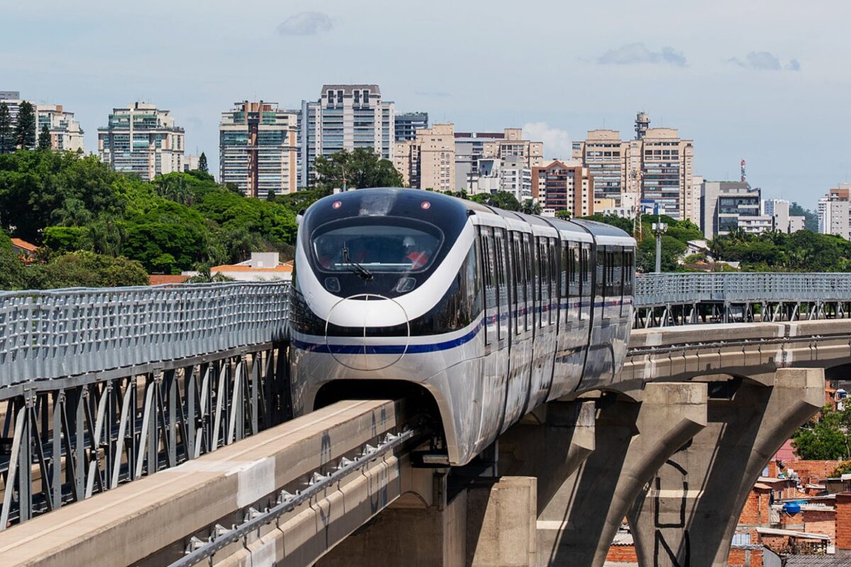 Trem da Linha 17-Ouro