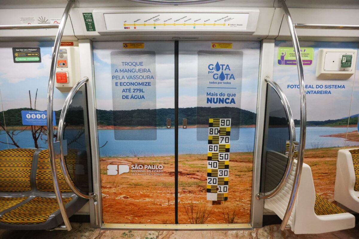 Imagens da Represa de Cantareira dentro de trem da Linha 4