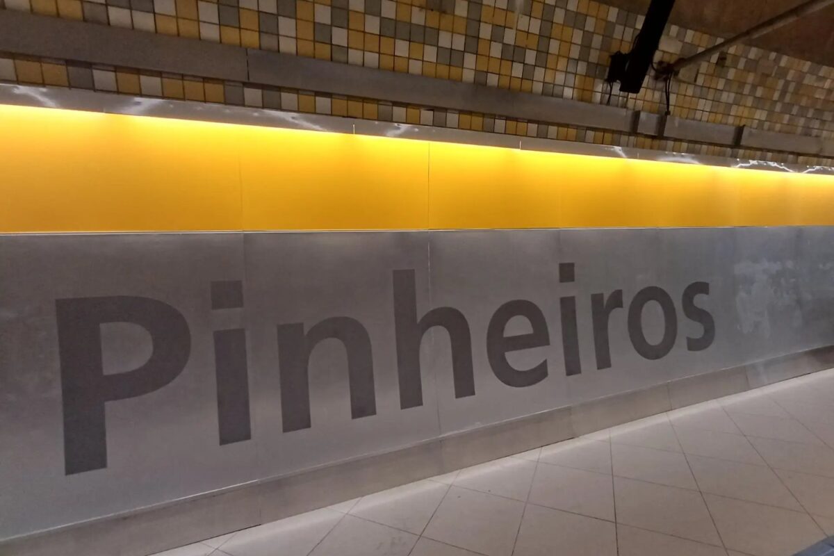 Novos paineis da estação Pinheiros da Linha 4-Amarela: padrão se foi