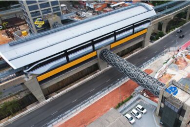 Trem da Linha 17-Ouro em Brooklyn Paulista