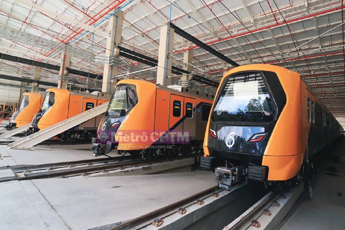 Trens da Linha 6-Laranja dentro do Bloco A