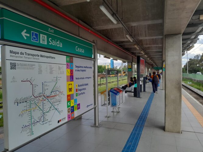 Plataformas da estação Ceasa da Linha 9-Esmeralda