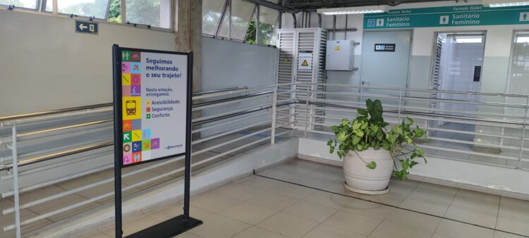 Área dos sanitários acessíveis da Estação Villa Lobos-Jaguaré