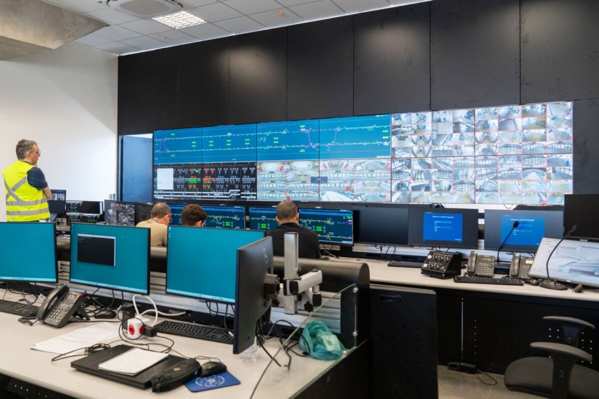Cérebro da Linha 17 trabalha com 12 videowalls