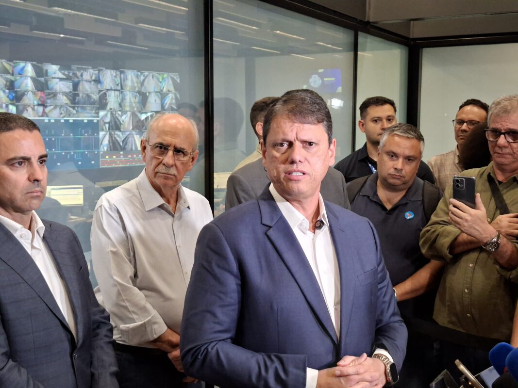 Governador de São Paulo, Tarcísio de Freitas, durante coletiva no Metrô de São Paulo.