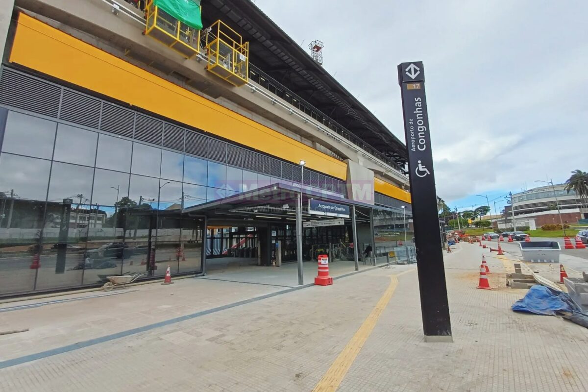 'Toblerone' instalado na estação Aeroporto de Congonhas