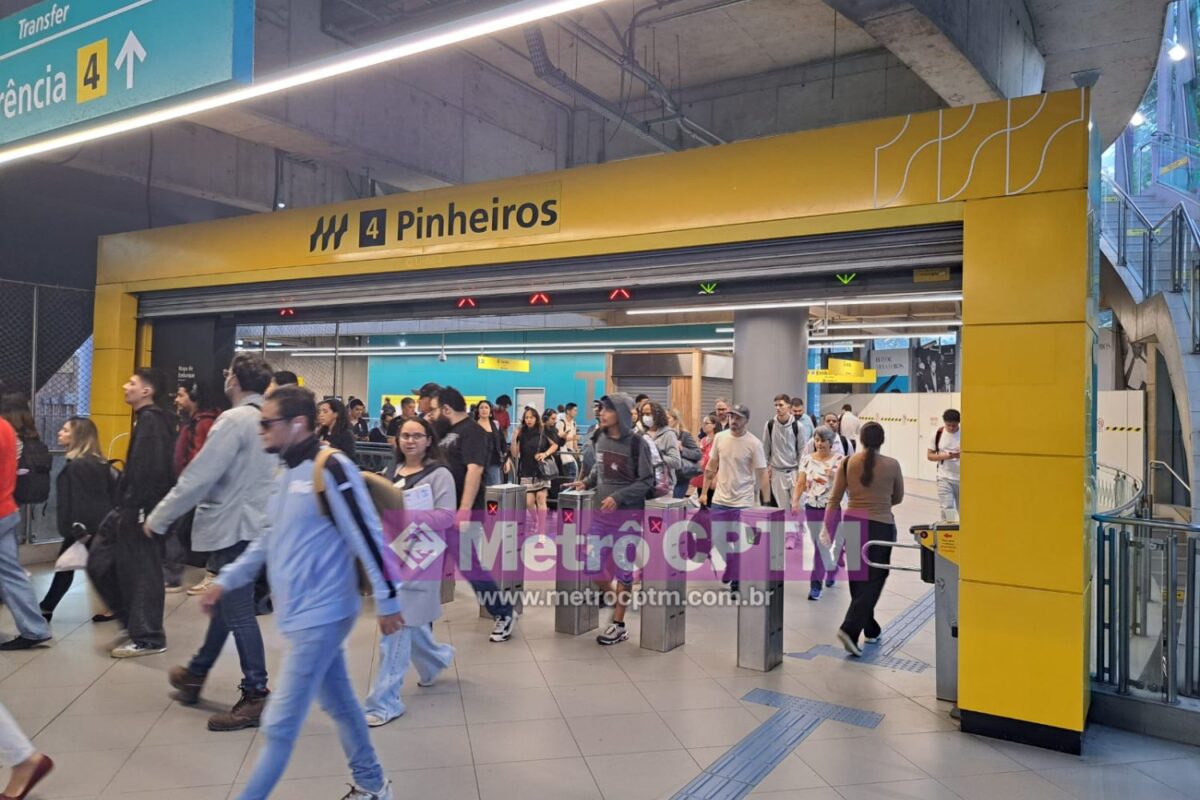 Estação Pinheiros com a logomarca da Motiva