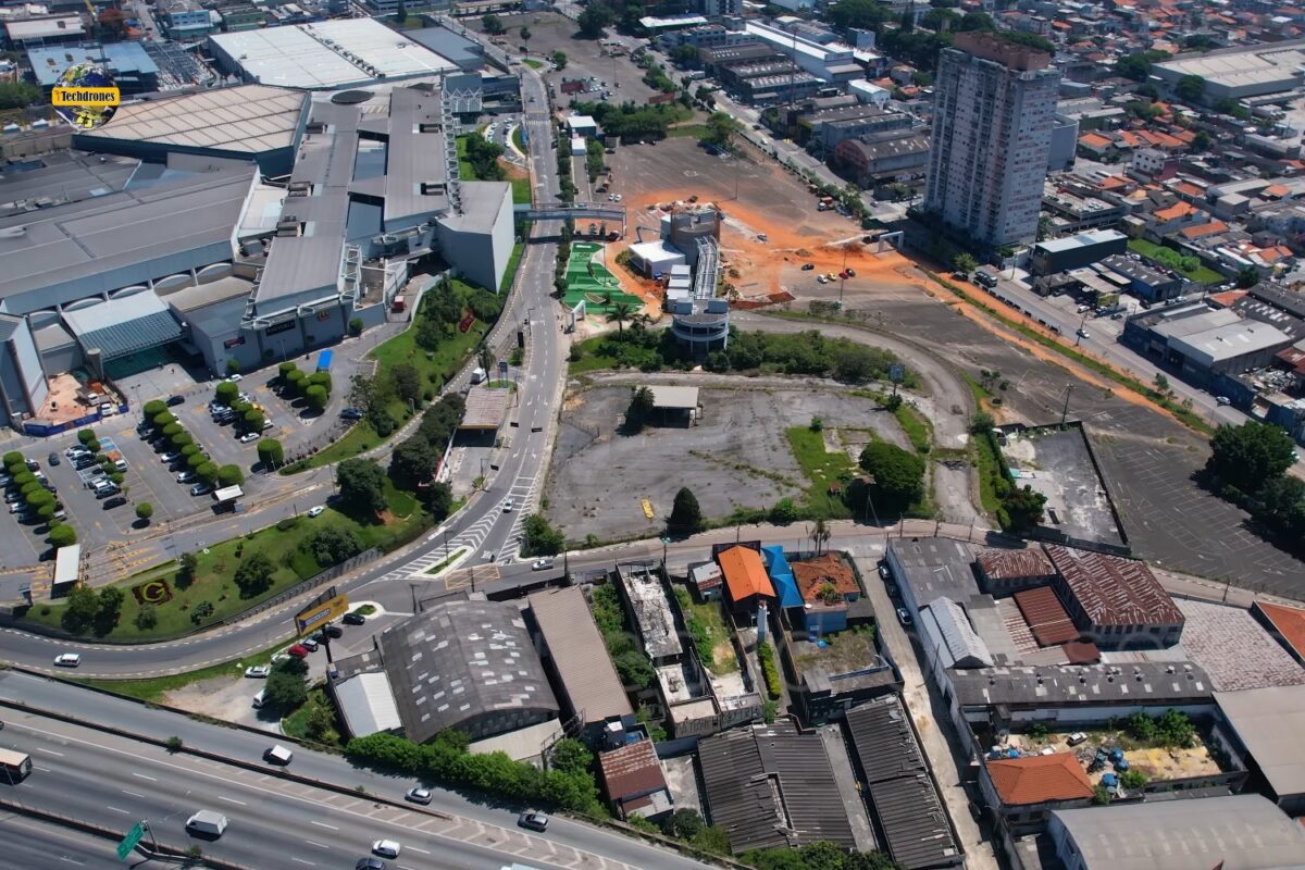 Na parte inferior, área onde ficarão as duas estações Dutra