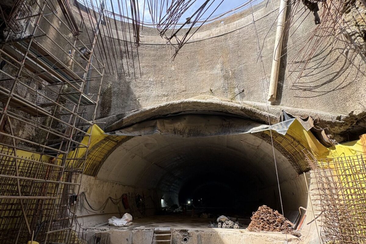 Poço ainda a céu aberto na obra do túnel da Luz