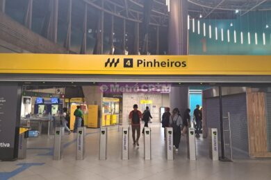Pórtico de entrada na Linha 4