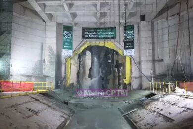 Tatuzão Cora Coralinha chega à estação Aricanduva