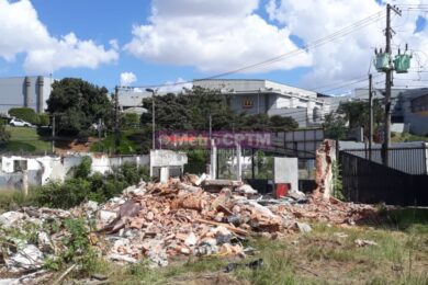 Terrenos sendo limpos para implantação da estação Dutra em Guarulhos